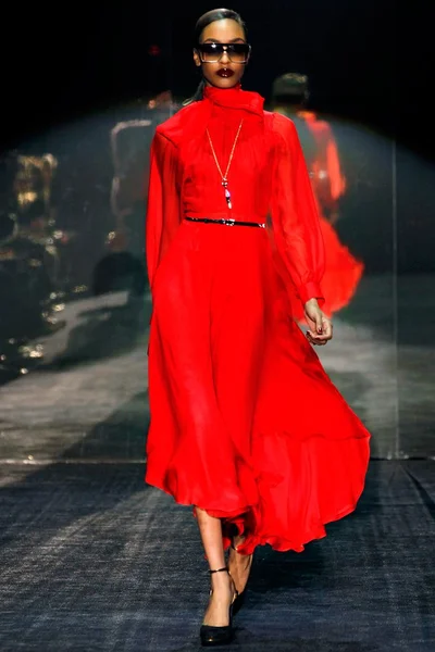 Look 25